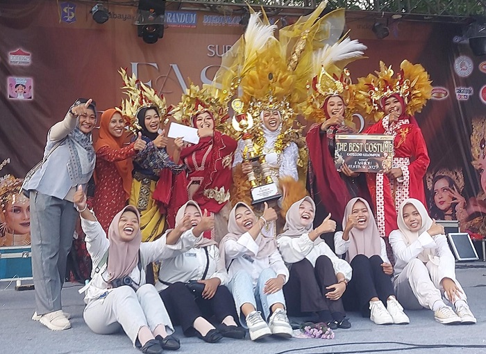 SMK YPM 2 Taman Sabet Juara Best Costume Surabaya Fashion Festival 2025