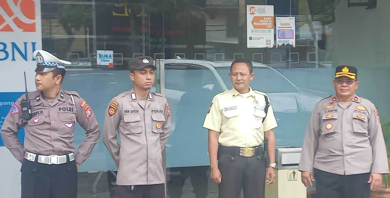 Jaga Keamanan, Polsek Sukomanunggal Gencarkan Patroli Perbankan