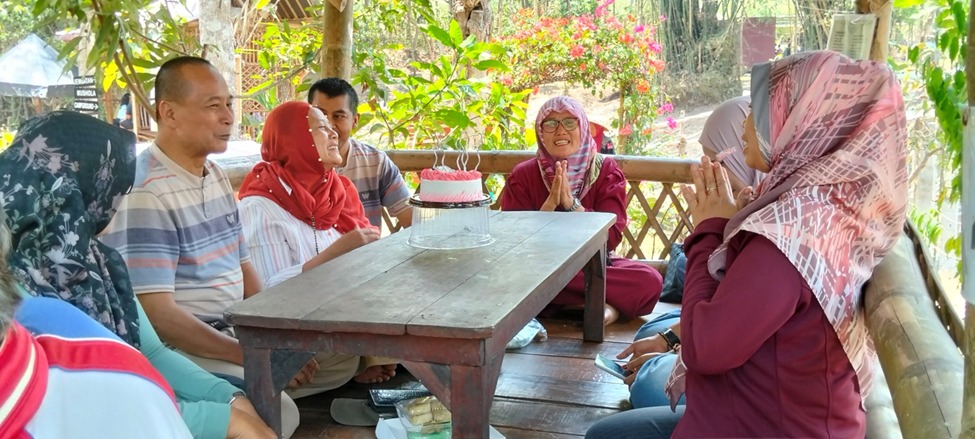 Melansia dengan Anggun dan Damai ala Dr Rofiqah Rosidi di Malang