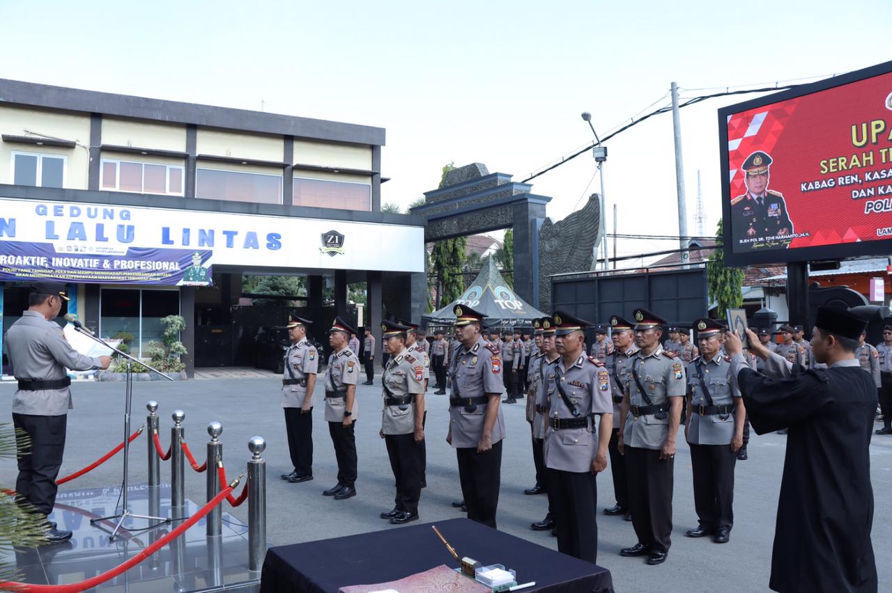 Kapolres Lamongan Pimpin Sertijab Perwira dan Kapolsek Jajaran