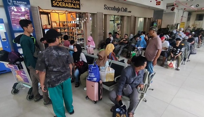 Penumpang Padati Stasiun di Hari Terakhir Masa Angkutan Nataru