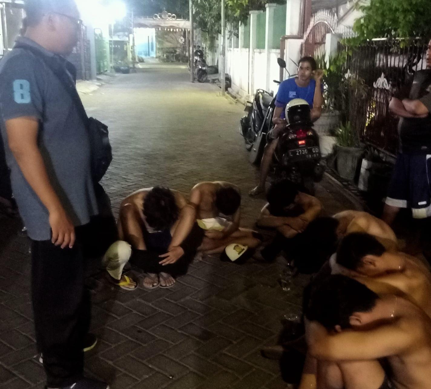 Dikejar Polisi, Puluhan Remaja Bersenjata Sarung di Pacar Kembang Surabaya Gagal Tawuran