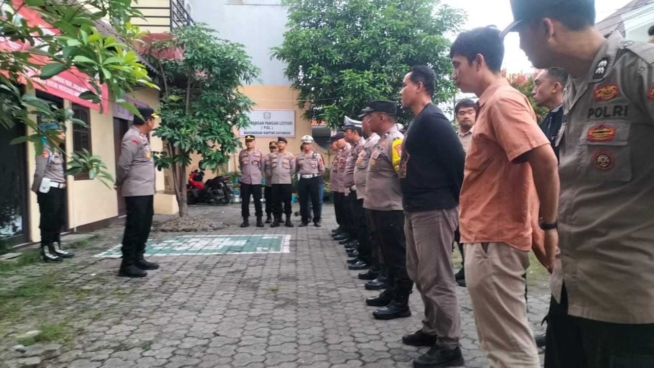 Polsek Gayungan Gelar Apel Pengamanan Malam Takbir, Antisipasi Konvoi