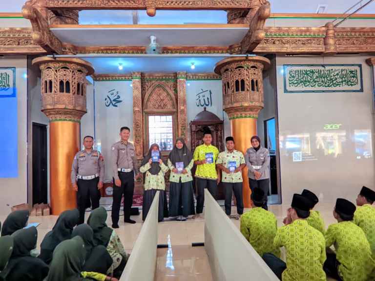 Satlantas Polres Lumajang Gelar Polantas Menyapa di Ponpes Jauharotul Kamal