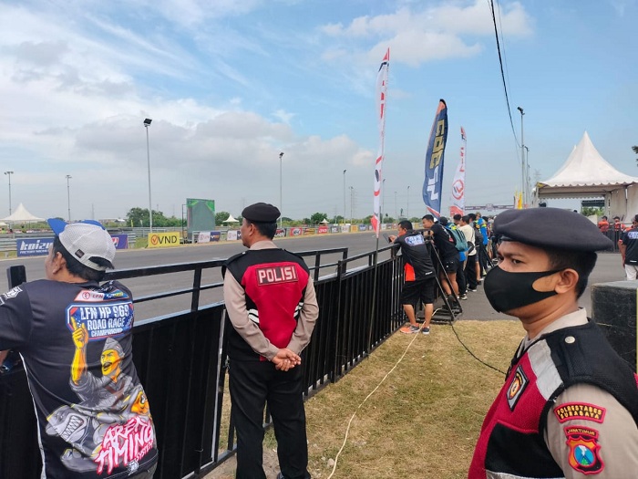 Polsek Pakal Sukses Amankan Kejuaraan Balap Motor LFN HP969 Championship 2025 di GBT Surabaya   