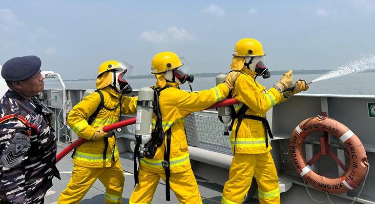 KRI I Gusti Ngurah Rai-332 Sukses Uji Terampil Glagaspur Tingkat II di Laut Jawa