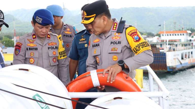 Polresta Banyuwangi Gelar Pemeriksaan Keselamatan Terpadu di Pelabuhan Ketapang Jelang Nataru