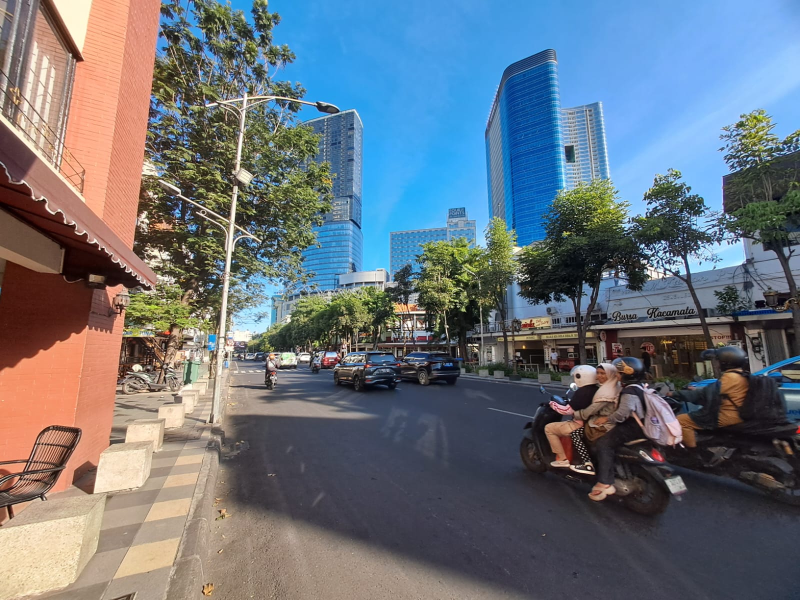 Jalan Tunjungan Makin Ramai, Parkir Liar Ditekan