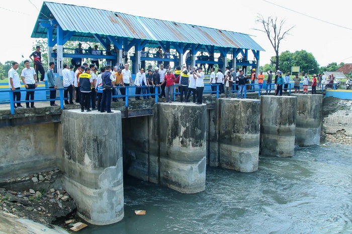 Pemkab Lamongan Resmikan Pembukaan Pintu Sluis Kuro untuk Dukung Pertanian Bengawan Jero