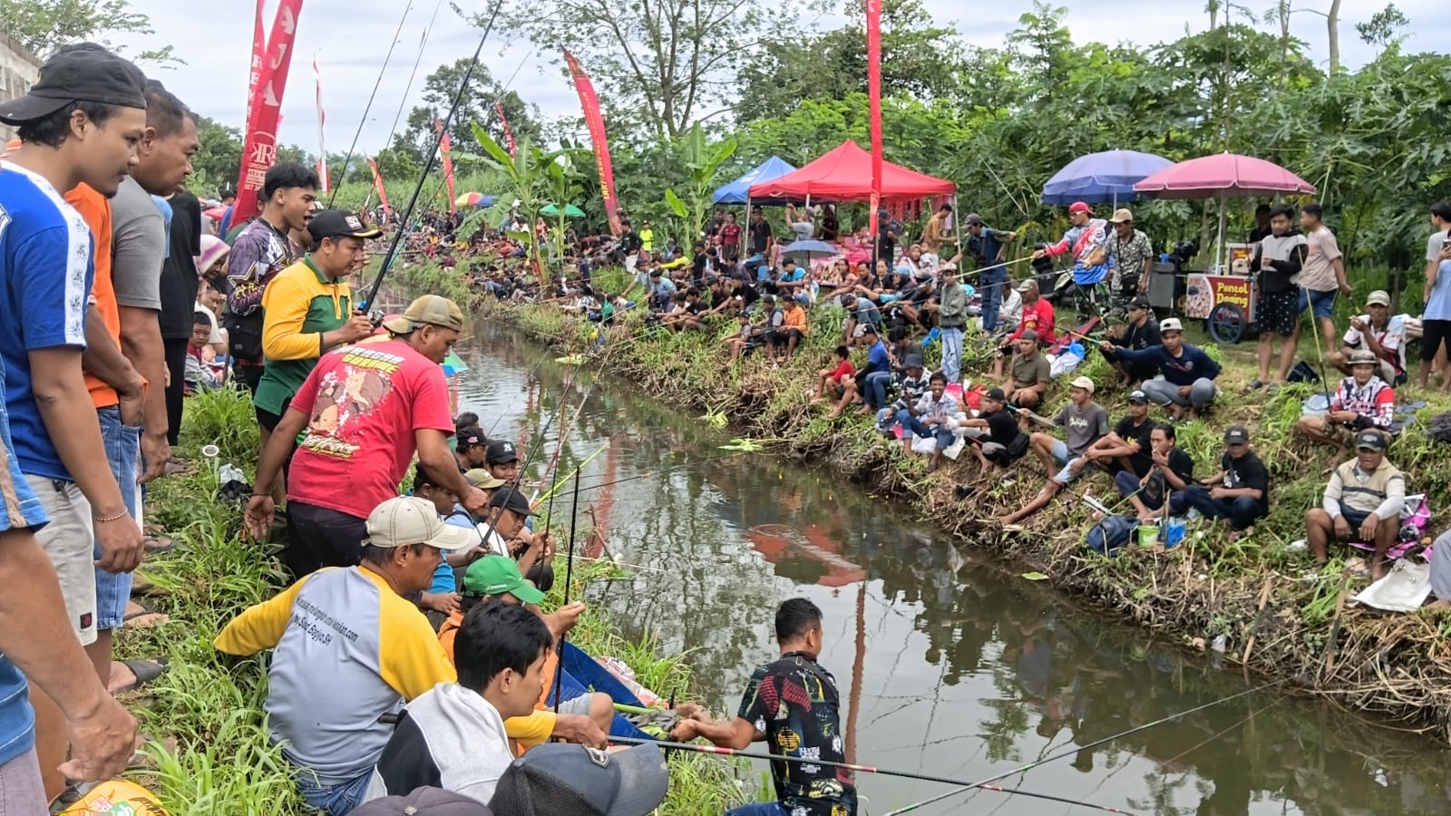 Karang Taruna Putra Bangsa dan Warga Krecek Gelar Mancing Gratis 1 Ton Lele