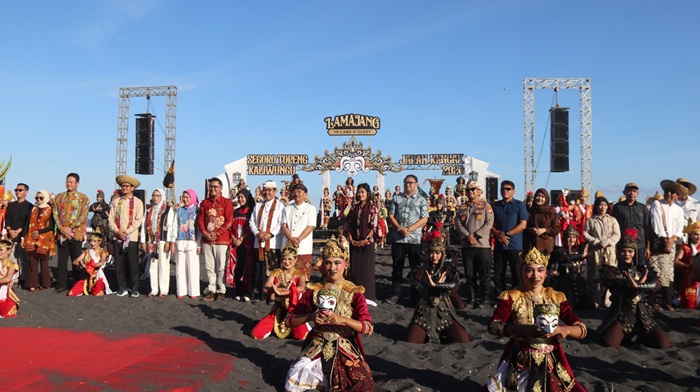 Festival Segoro Topeng Kaliwungu 2026 Dipadati Belasan Ribu Pengunjung