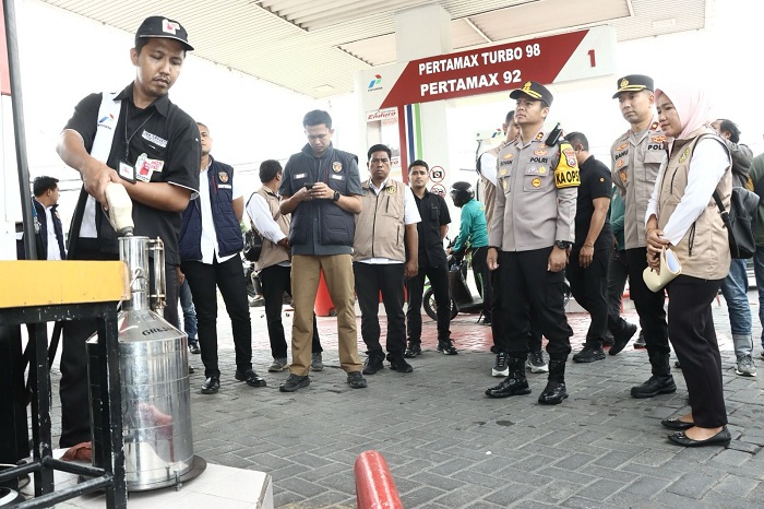 Pastikan Tak Ada BBM Oplosan, Polres Gresik dan UPT Metrologi Sidak Sejumlah SPBU