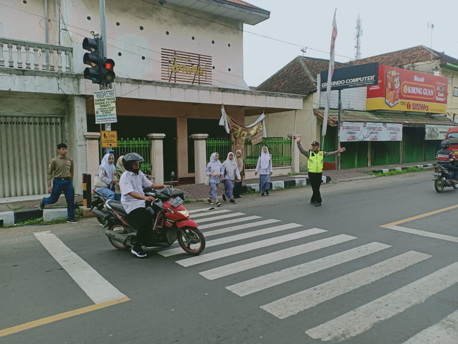 Polres Lamongan Gelar Anggota di Tengah Masyarakat Pastikan Aktivitas Aman dan Kondusif