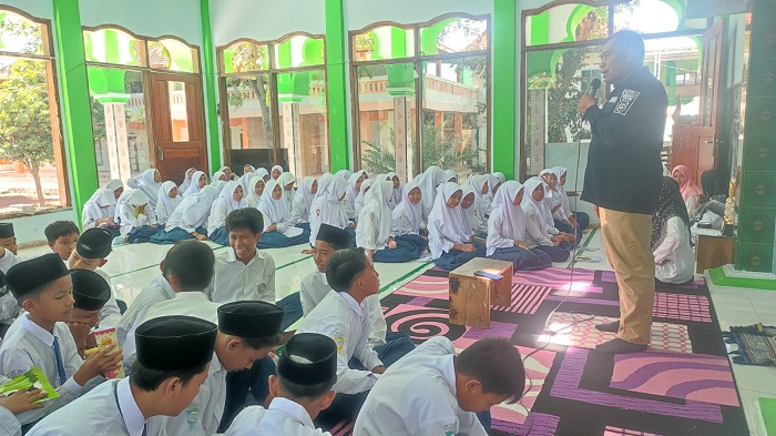 Marak Berita Gangster, Humas Polres Pasuruan Bina Siswa di Sekolah