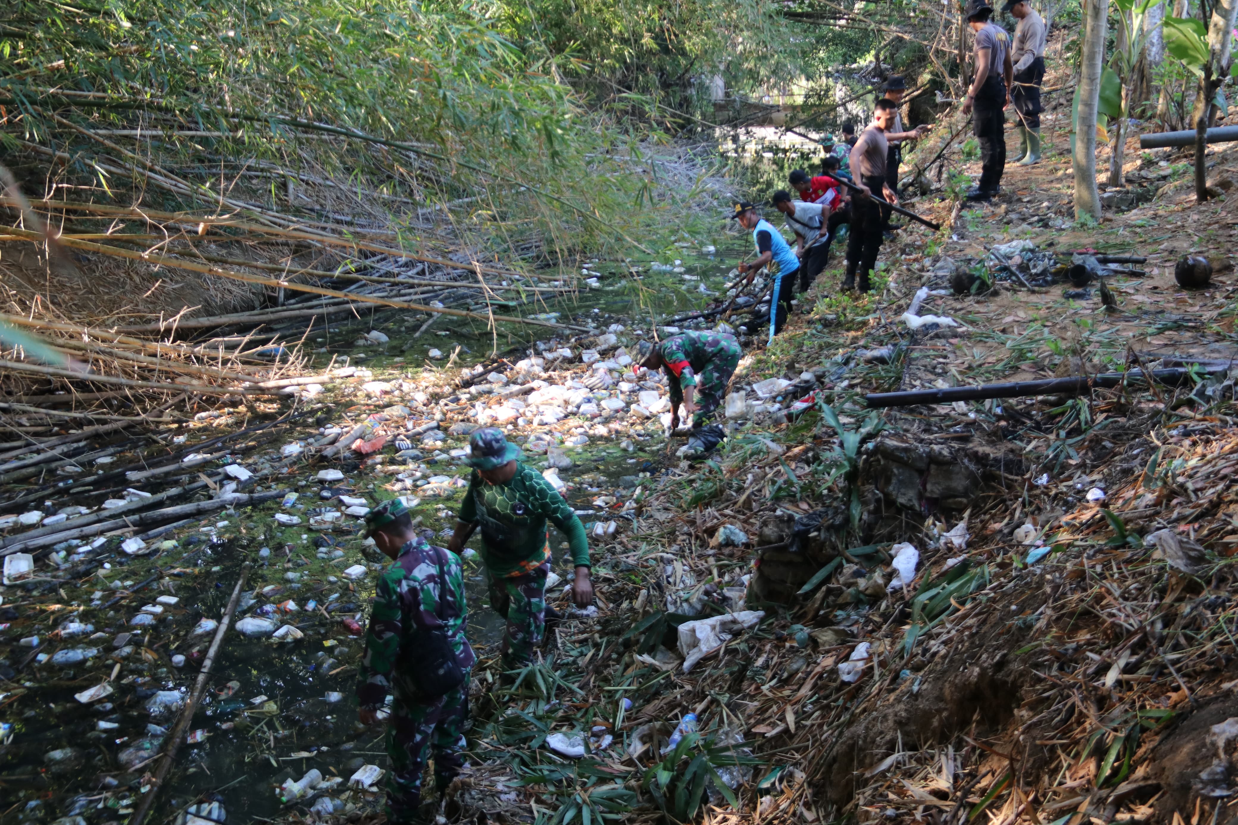 Aksi Bersih Sungai, Sukseskan Program KASAD TMMD 121 Kodim 0827/Sumenep