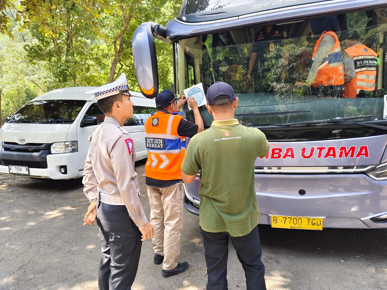 Polres Batu - Dishub Gelar Ramp Check, Pastikan Kelayakan Operasional Bus Pariwisata