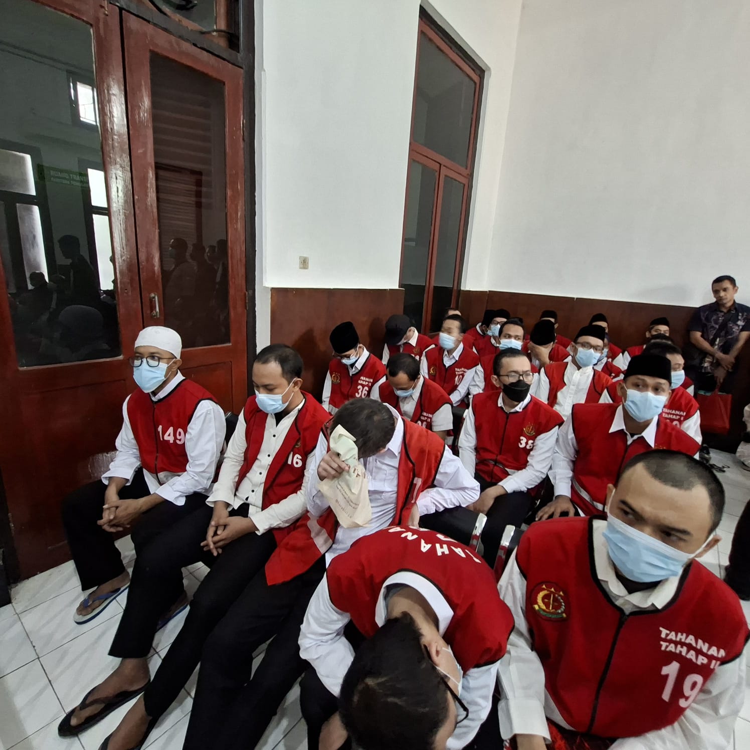 Puluhan Terdakwa Pesta Seks Sesama Jenis di Surabaya Diseret ke Pengadilan