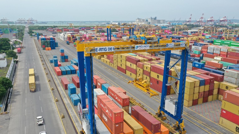 Terminal Petikemas Surabaya Siaga Hadapi Lonjakan Arus Peti Kemas Lebaran 