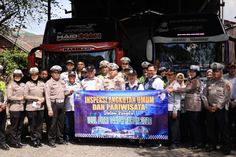 Polres Gresik dan Polda Jatim Rampcheck Bus Pariwisata Jelang Idulfitri 1447 H