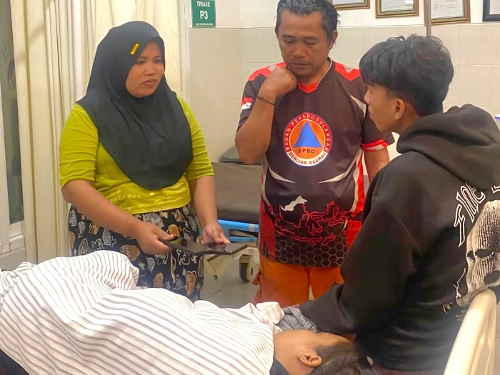  Pengendara Motor Terluka Tertimpa Pohon Tumbang di Pasuruan