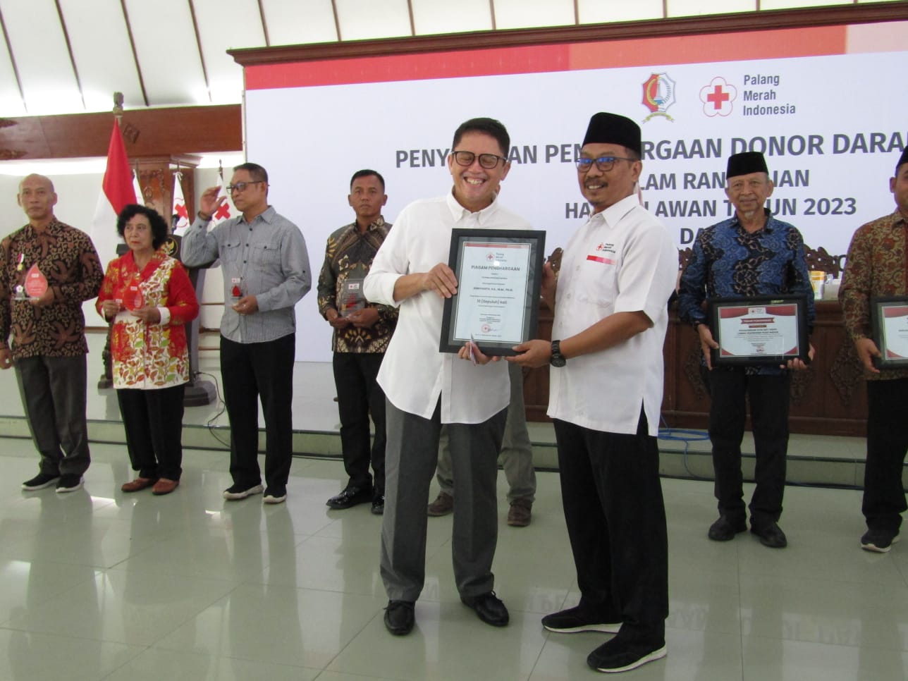 Peringati Hari Relawan dan HUT UDD, PMI Bojonegoro Serahkan Penghargaan Donor