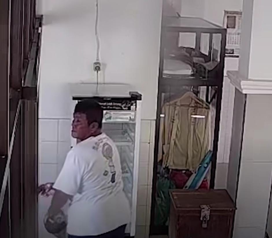 Masjid Al Alam Kedurus Disatroni Maling, Aksi Terekam CCTV