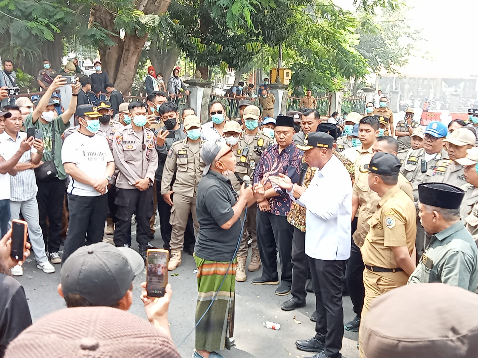 Temui Pendemo, Bupati Tulungagung Janjikan Solusi Keluhan Masyarakat
