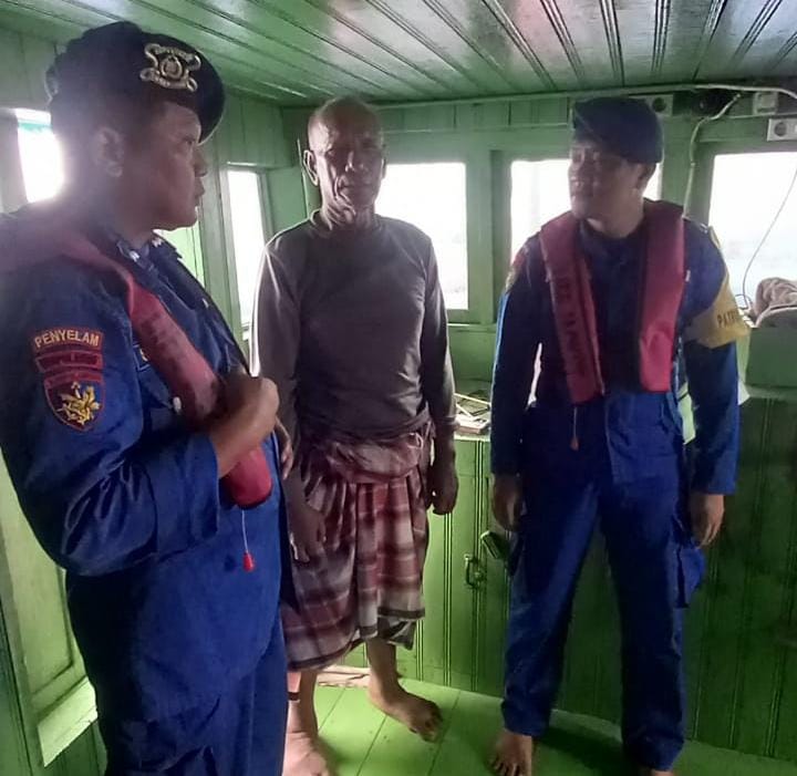 Diterjang Ombak, Kapal Bermuatan 500 Ton Pupuk Tenggelam di Bawean