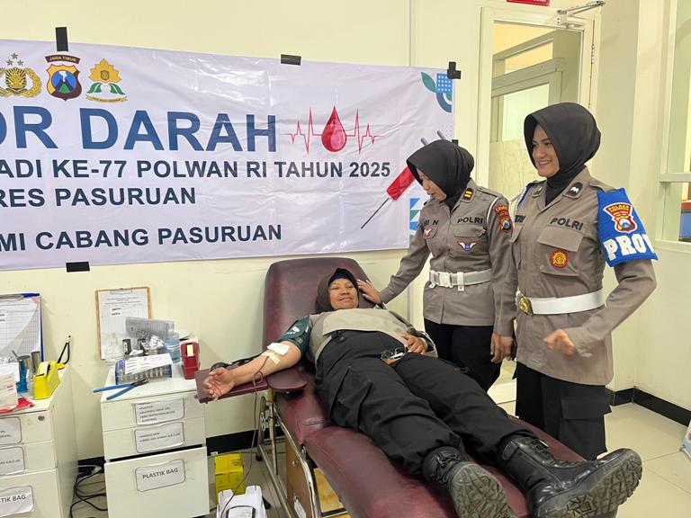  Sambut Hari Jadi Ke-77, Polwan Polres Pasuruan Gelar Donor Darah