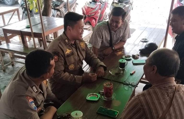 Polsek Lakarsantri Bersinergi dengan Warga, Sukseskan Acara Sedekah Bumi Lidah Wetan 2025