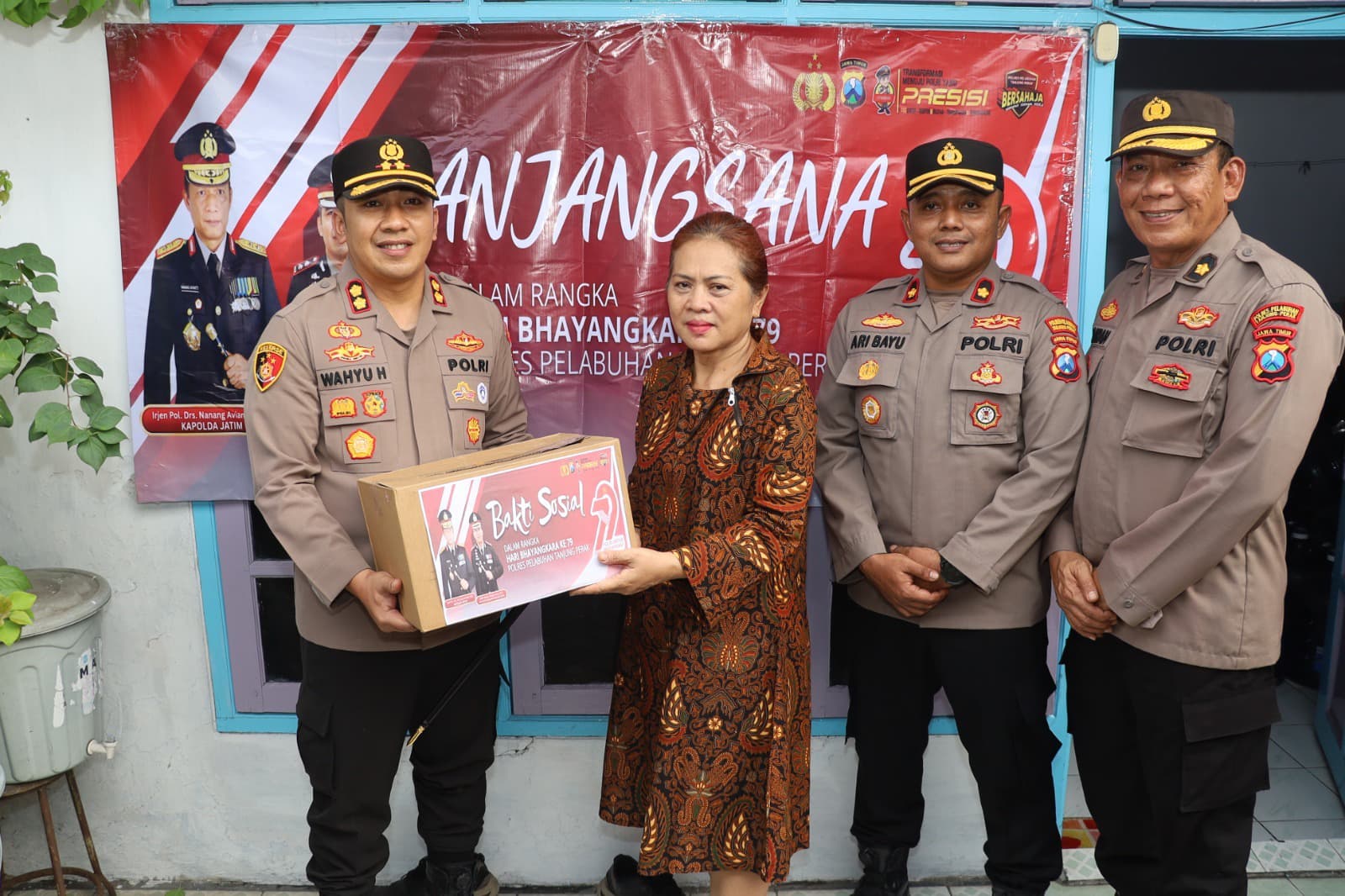 Peringati Hari Bhayangkara Ke-79, Kapolres Pelabuhan Tanjung Perak Kunjungi Warakawuri dan Purnawirawan