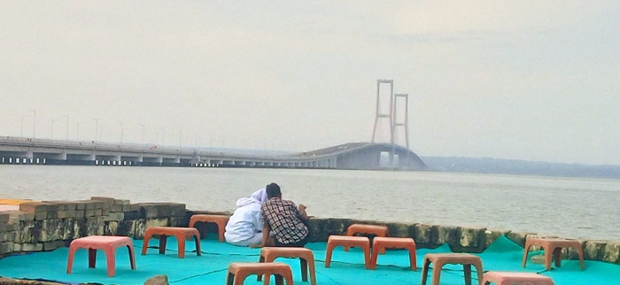 Ngabuburit di Suramadu View Point Menikmati Kemegahan Jembatan sambil Menunggu Magrib