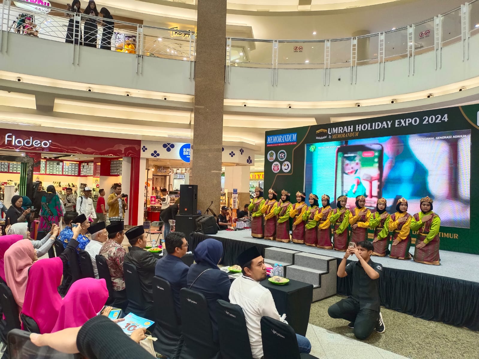 Tari Saman dan Group Al Banjari SMP Khadijah Meriahkan Memorandum Holiday Expo 2024