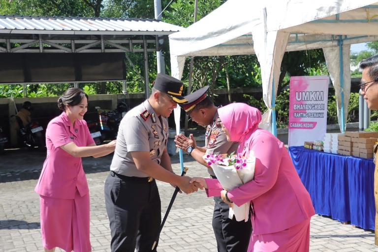 Kunker di Polsek Plemahan, Kapolres Kediri Tekankan Peningkatan Pelayanan Publik