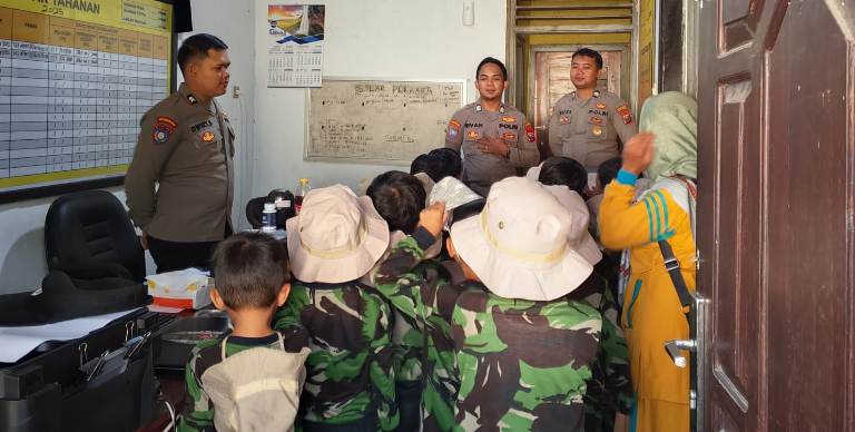 Polsek Singojuruh Banyuwangi Terima Kunjungan Edukasi 42 Siswa TK RA Perwanida