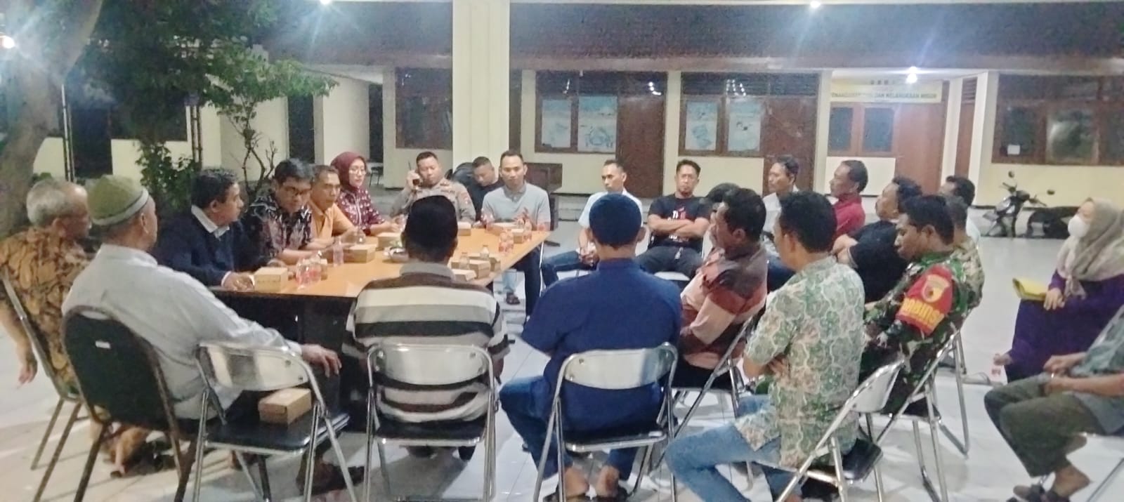 Polsek Lakarsantri Gelar Rapat Koordinasi, Jalin Kemitraan Demi Pilkada Damai