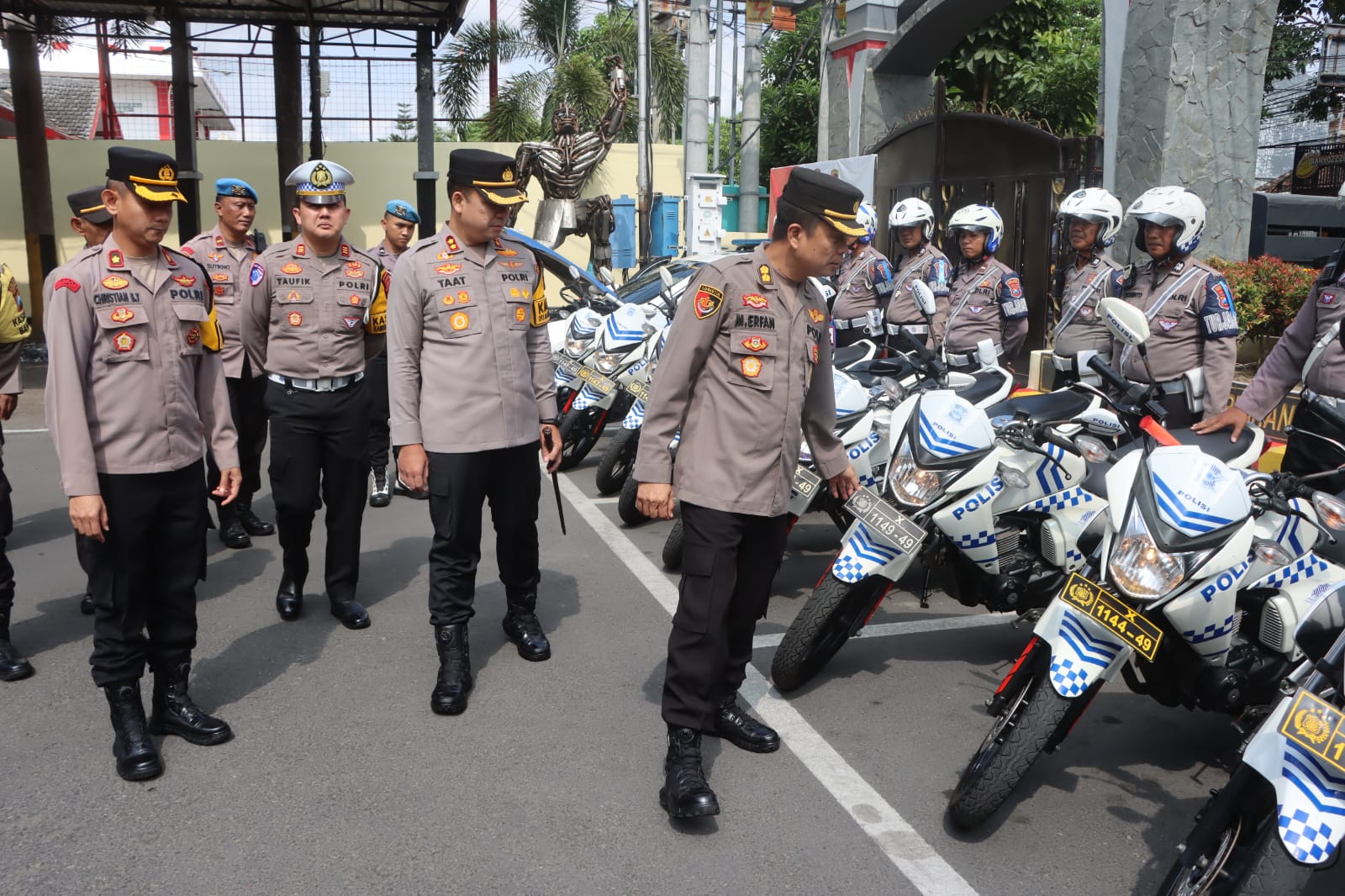 Polda Jatim Cek Kendaraan dan Almatsus di Polres Tulungagung