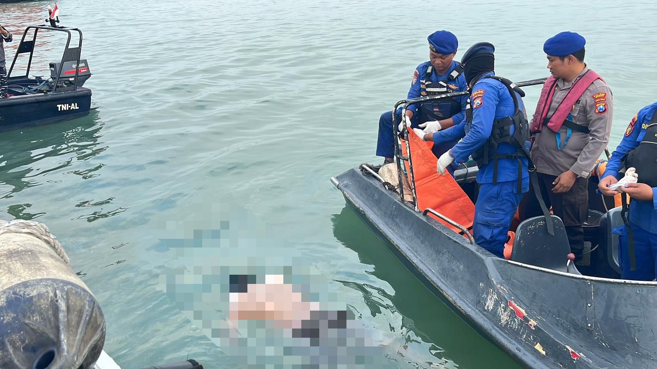 Korban Tewas Perahu Besi Tua Karam di Gresik Bertambah Jadi 2, 1 ABK Ditemukan Mengapung