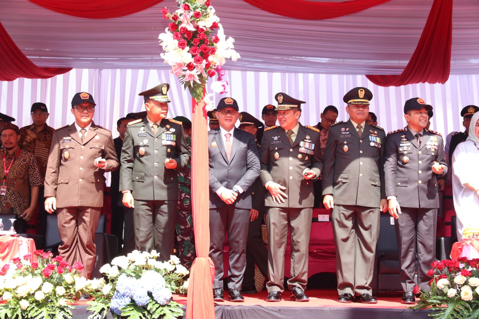 Sinergi TNI-Polri dan Pemerintah Bangun Bangsa Yang Kuat, Pj Aries Hadir dalam Upacara HUT TNI ke-79