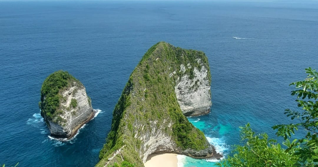 Menjelajahi Keindahan Nusa Penida: Surga Tersembunyi di Bali