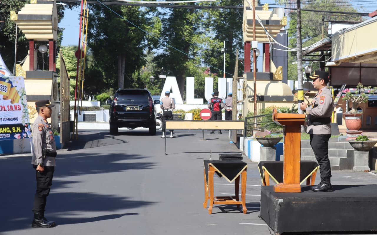 Sertijab Pejabat Utama dan Kapolsek Digelar, Kapolres Lumajang Tekankan Pelayanan Masyarakat