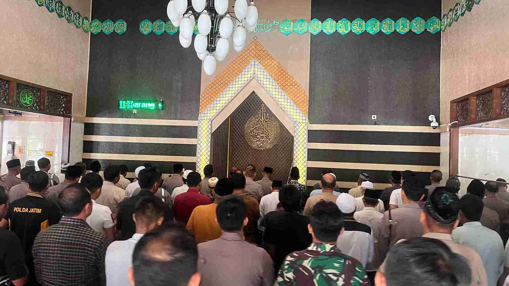 Polresta Banyuwangi Gelar Salat Gaib untuk Pengemudi Ojek Online