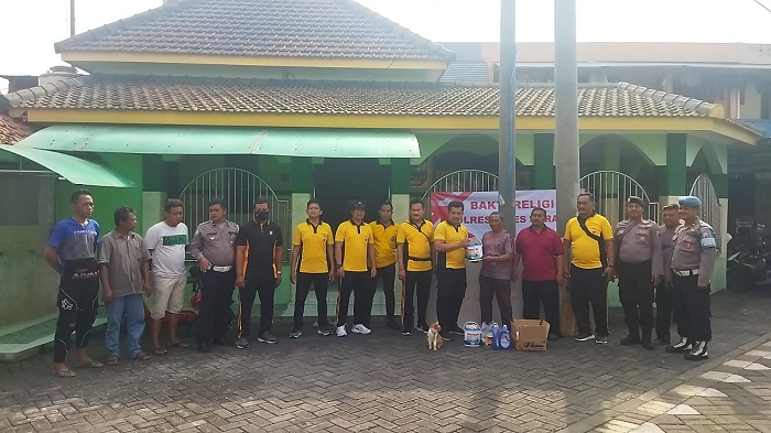 Polsek Mulyorejo Gelar Bakti Religi di Musala Al Hidayah, Sambut HUT Ke-79 Bhayangkara