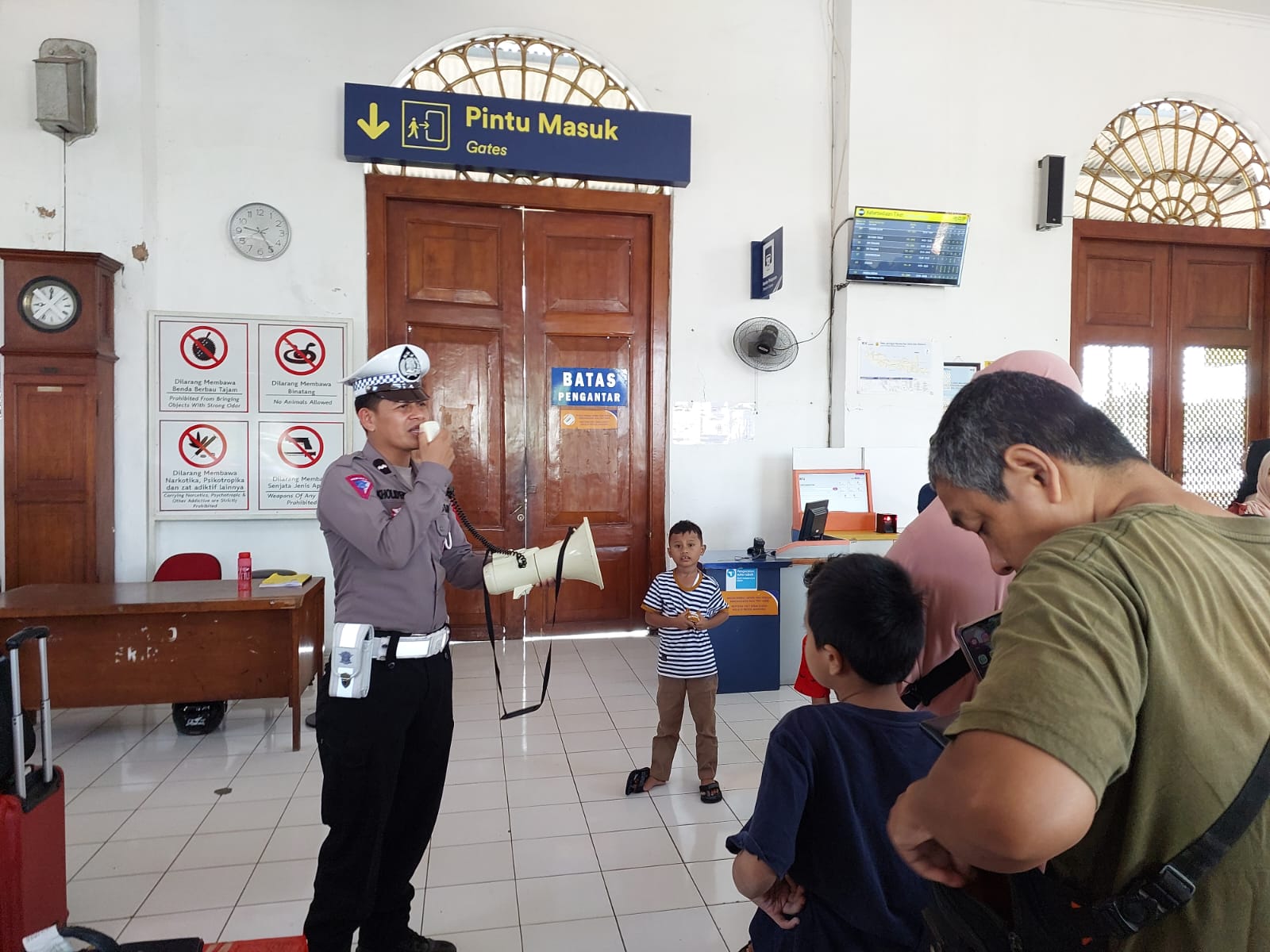 Patroli di Stasiun Kota Pasuruan, Kasatlantas: Tetap Waspada terhadap Aksi Kejahatan 