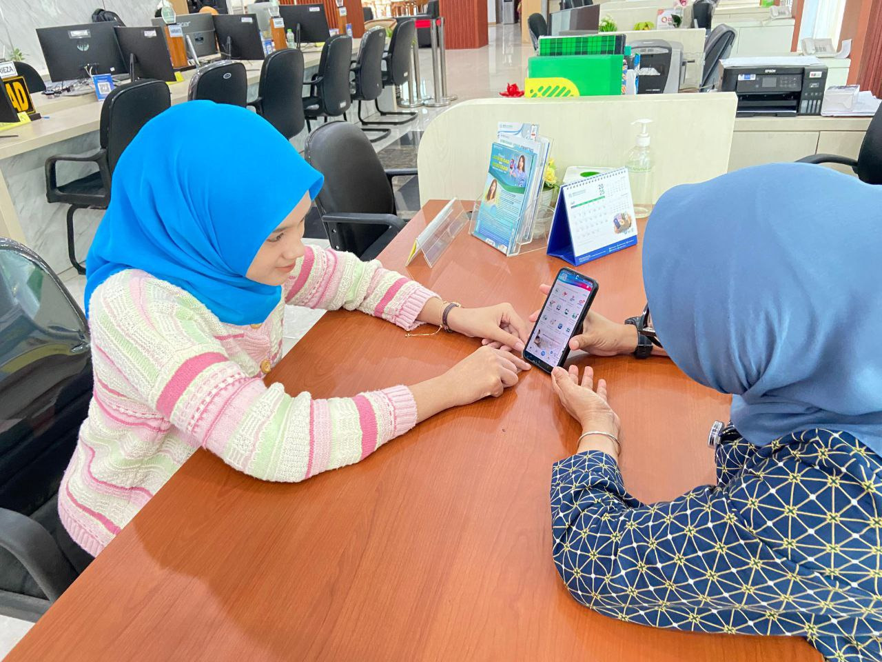 Mudah, Cepat dan Praktis! Ini Kesan Naila Daftar Peserta JKN di MPP