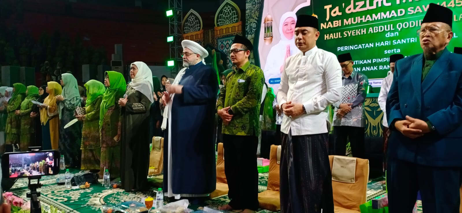 Syekh Afeefuddin Jailani Doakan Khofifah di Hadapan Ribuan Muslimat NU Surabaya