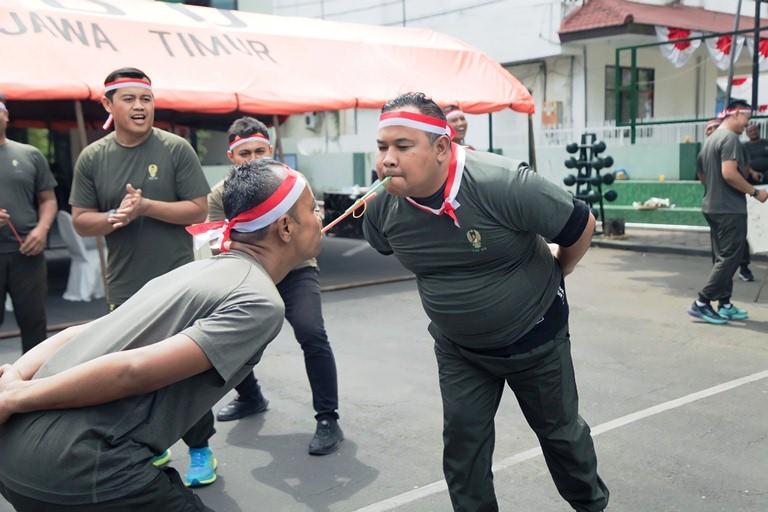 Penuh Tawa dan Semangat, Kodim 0821/Lumajang Gelar Lomba Tradisional Meriahkan HUT Ke-80 RI