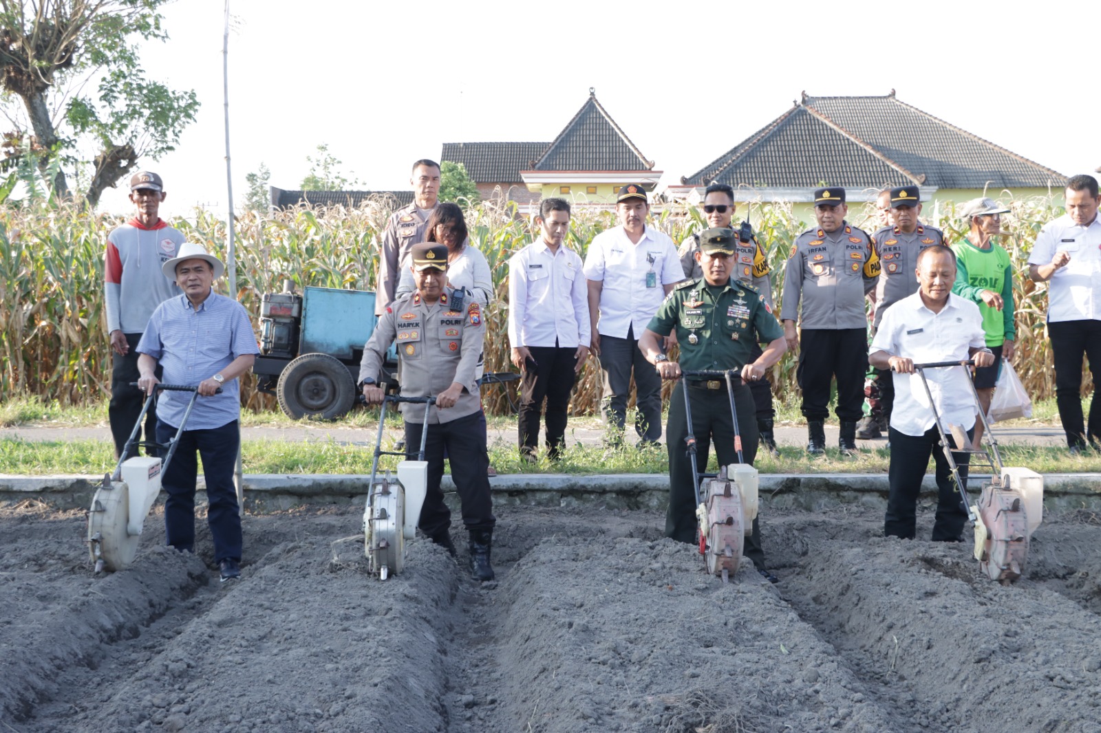 Wujudkan Ketahanan Pangan, Polres Kediri Tanam Jagung Serentak Kuartal III