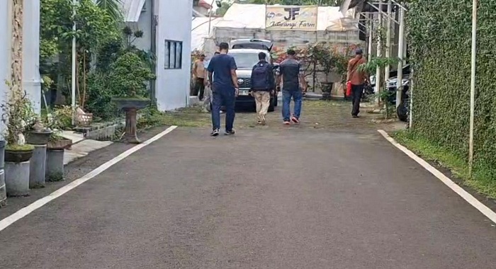 KPK Geledah Rumah Pengusaha Madiun dan Sita Barang Kampanye Pilkada Maidi-Panuntun
