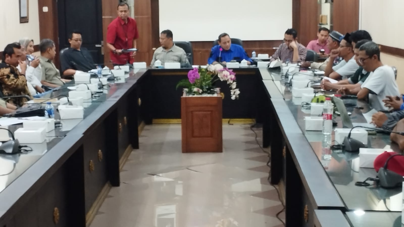 Jeritan Warga Tegal Besar di Gedung Dewan: 'Kami Tak Bisa Kerja, Tapi Cicilan Rumah Jalan Terus!'